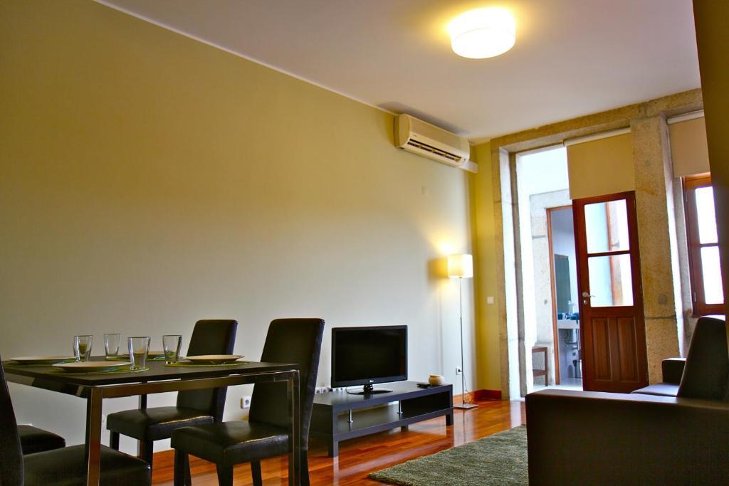 Low Cost Tourist Apartments - Palacio Da Bolsa Порту Номер фото